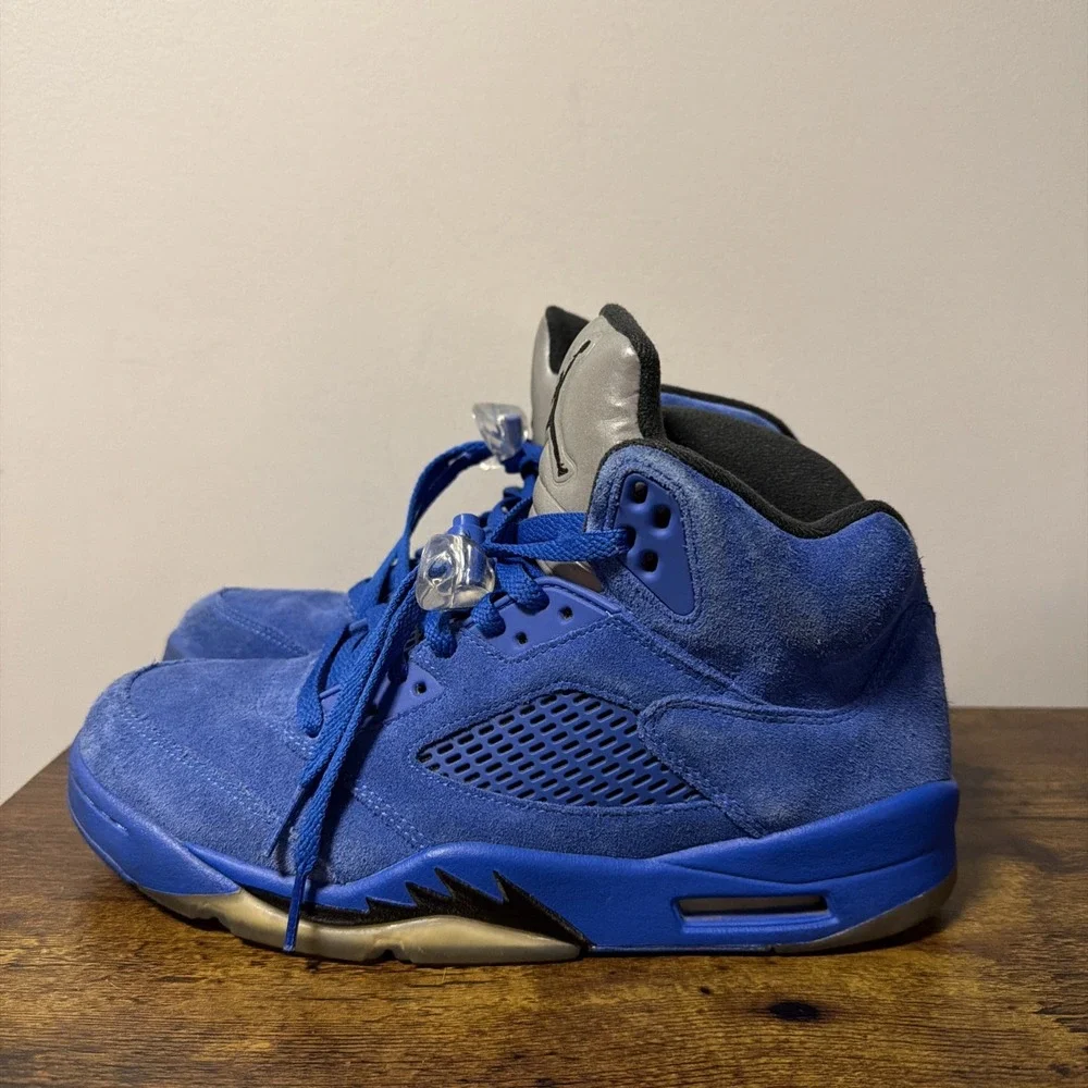 Air Jordan 5 Retro Men's Size 9 Blue Suede Athletic Mid-Trainer Sneakers, USED
